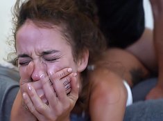 Брат нагло овладел дыркой слишком наивной сестренки